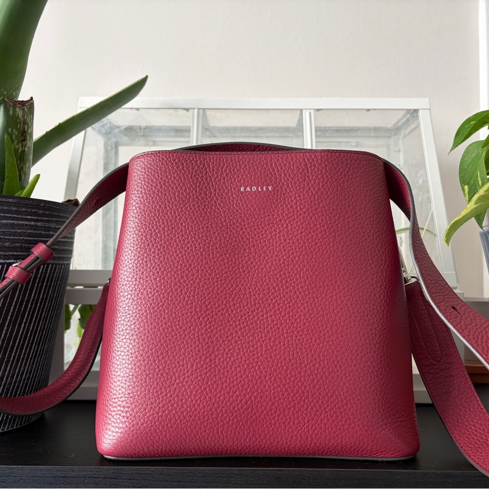 RADLEY LONDON Dukes Place Medium Crossbody Bag (Carmine Red)